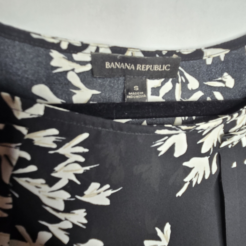 Banana Republic Black & White Pleated Floral Blouse Size S Business Casual Work - Picture 4 of 7